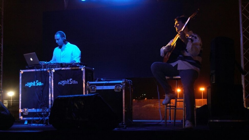 Boris Fadul tocando